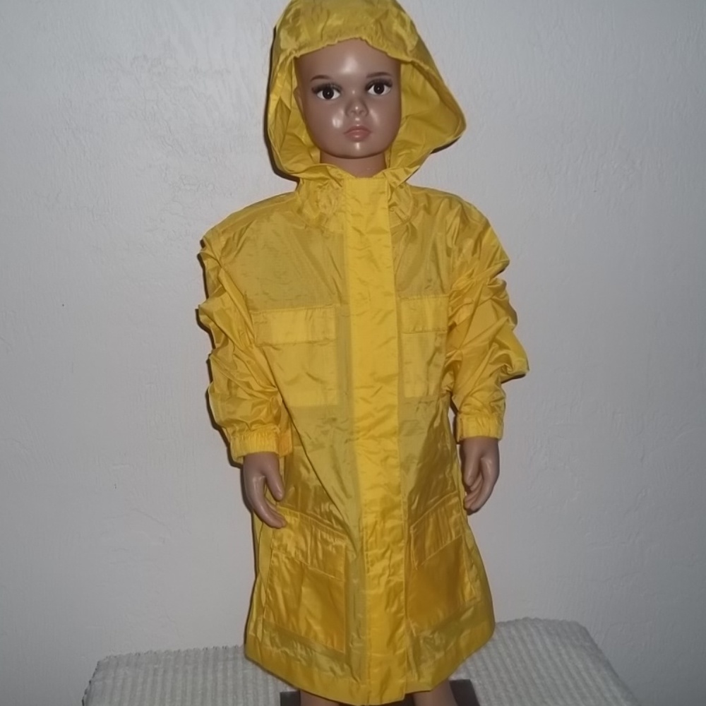 Mickey Zip Front w/Hood Raincoat-Childs Small,NWOT